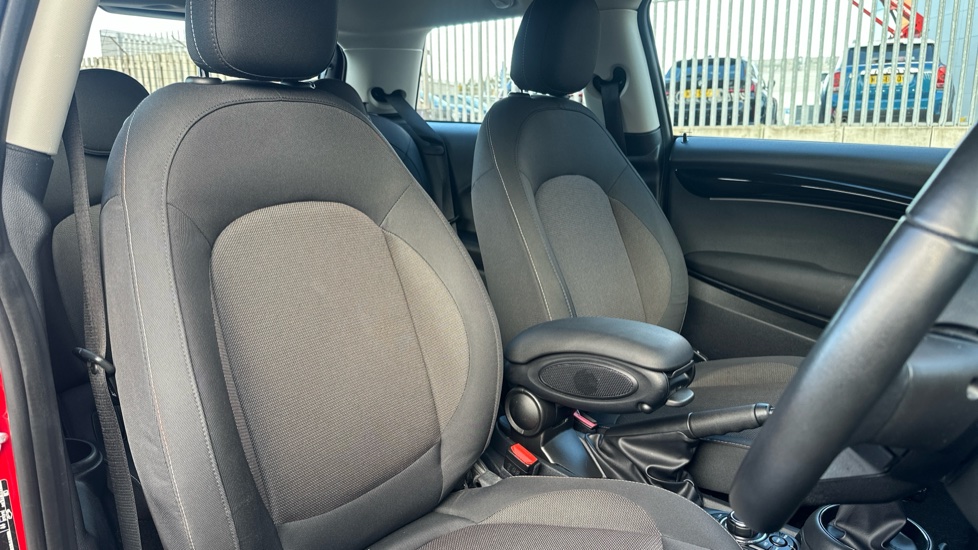MINI Hatchback 1.5 Cooper Classic 3dr Petrol Hatchback - Image 11