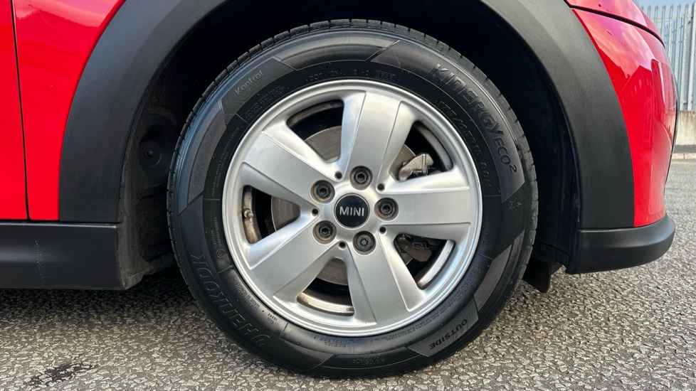 MINI Hatchback 1.5 Cooper Classic 3dr Petrol Hatchback - Image 14