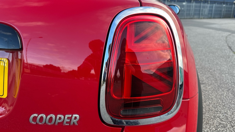 MINI Hatchback 1.5 Cooper Classic 3dr Petrol Hatchback - Image 22