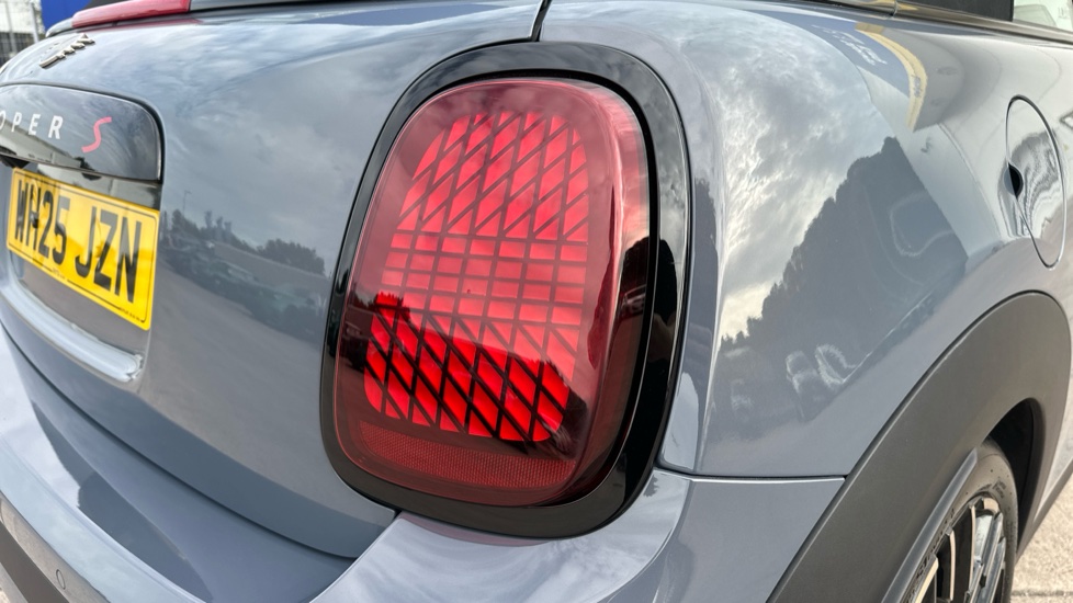 MINI Cooper 2.0 S Exclusive 2dr Auto Petrol Convertible - Image 22