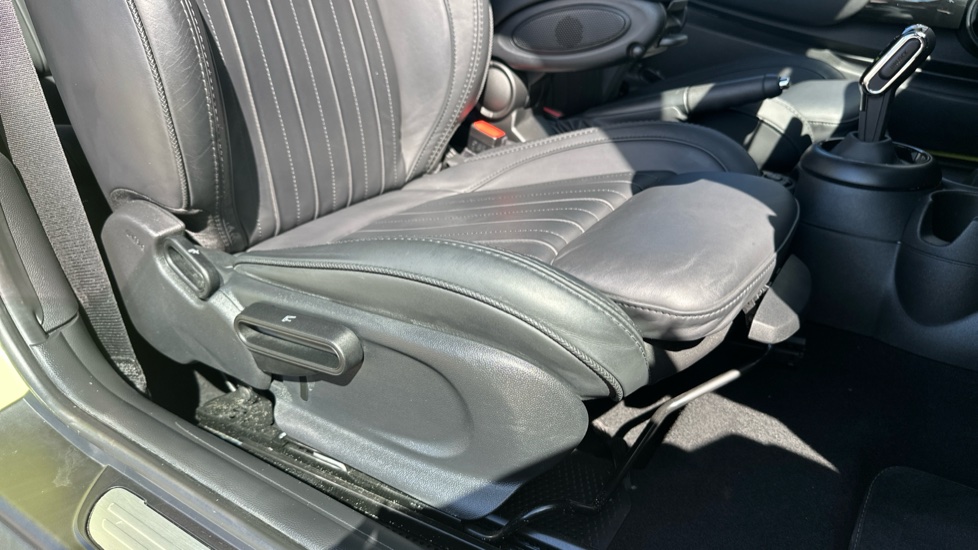 MINI Hatchback 2.0 Cooper S Exclusive 3dr Auto Petrol Hatchback - Image 30
