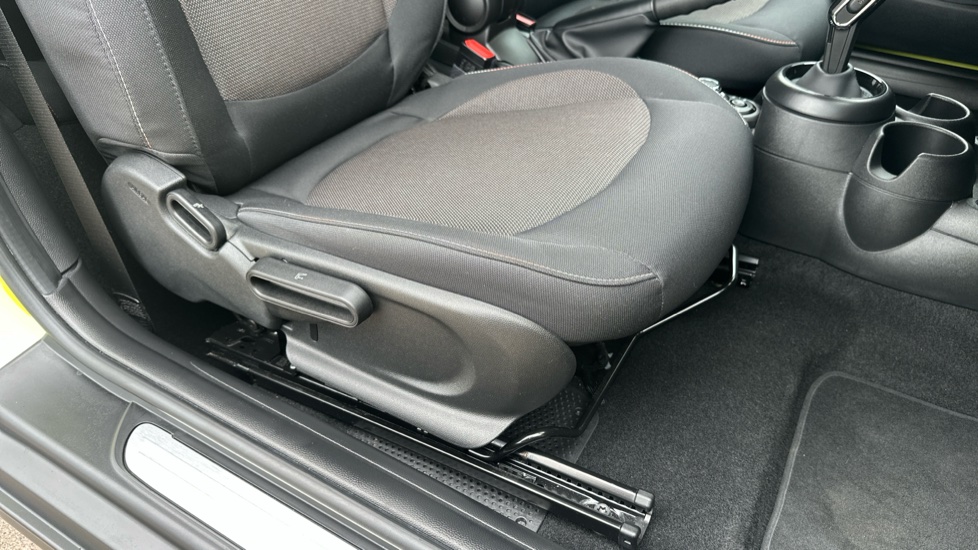 MINI Hatchback 1.5 Cooper Classic 3dr Auto Petrol Hatchback - Image 34