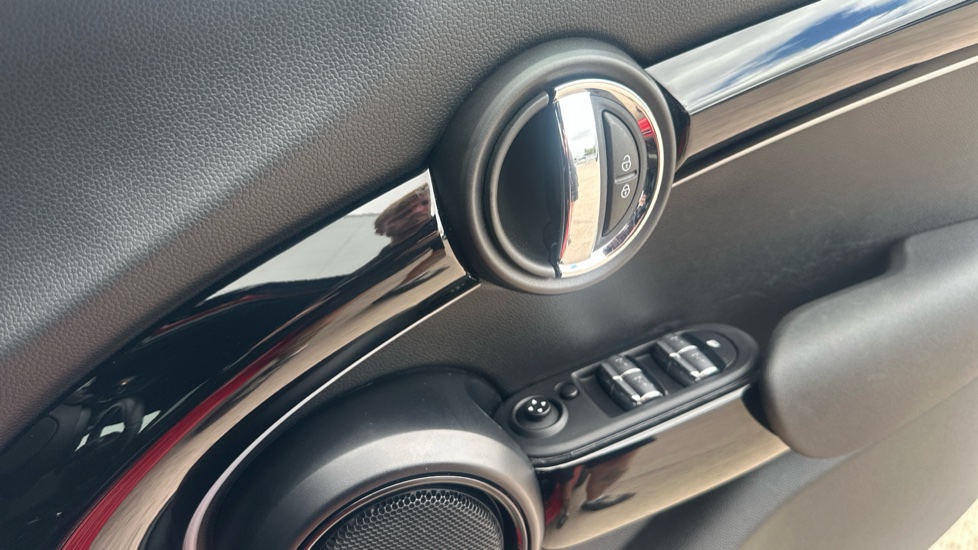 MINI Hatchback 1.5 Cooper Sport 5dr Petrol Hatchback - Image 20