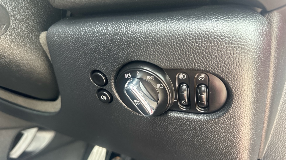 MINI Hatchback 1.5 Cooper Sport 5dr Petrol Hatchback - Image 28