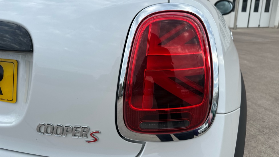 MINI Hatchback 2.0 Cooper S Classic 3dr Auto Petrol Hatchback - Image 22