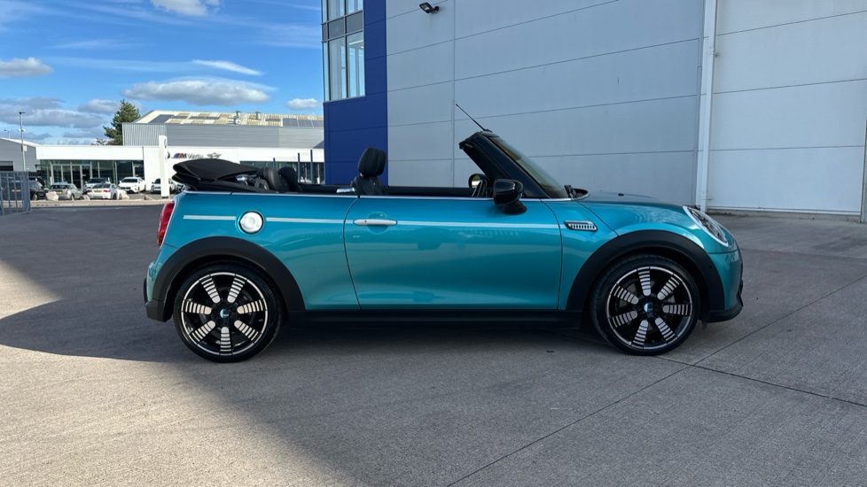 MINI Convertible 2.0 Cooper S Seaside Edition 2dr Auto Petrol Convertible - Image 25