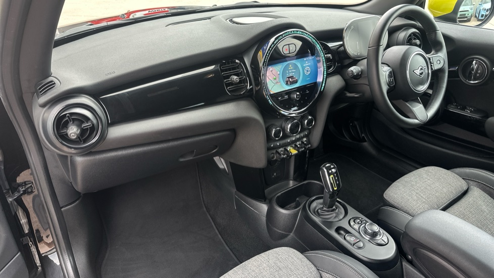 MINI Hatchback 135kW Cooper S Level 2 33kWh 3dr Auto Electric Hatchback - Image 7