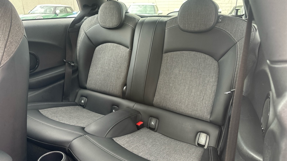 MINI Hatchback 135kW Cooper S Level 2 33kWh 3dr Auto Electric Hatchback - Image 12