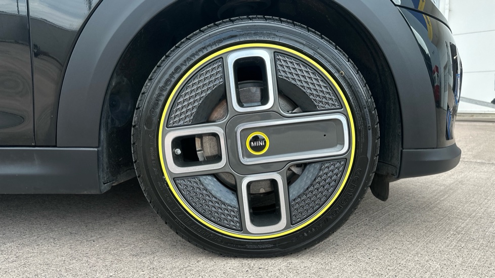 MINI Hatchback 135kW Cooper S Level 2 33kWh 3dr Auto Electric Hatchback - Image 14