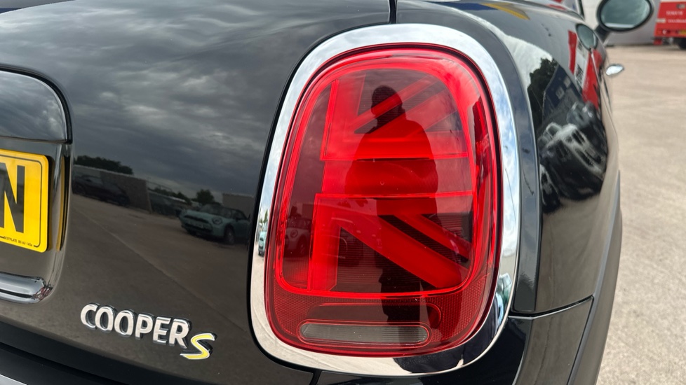 MINI Hatchback 135kW Cooper S Level 2 33kWh 3dr Auto Electric Hatchback - Image 22