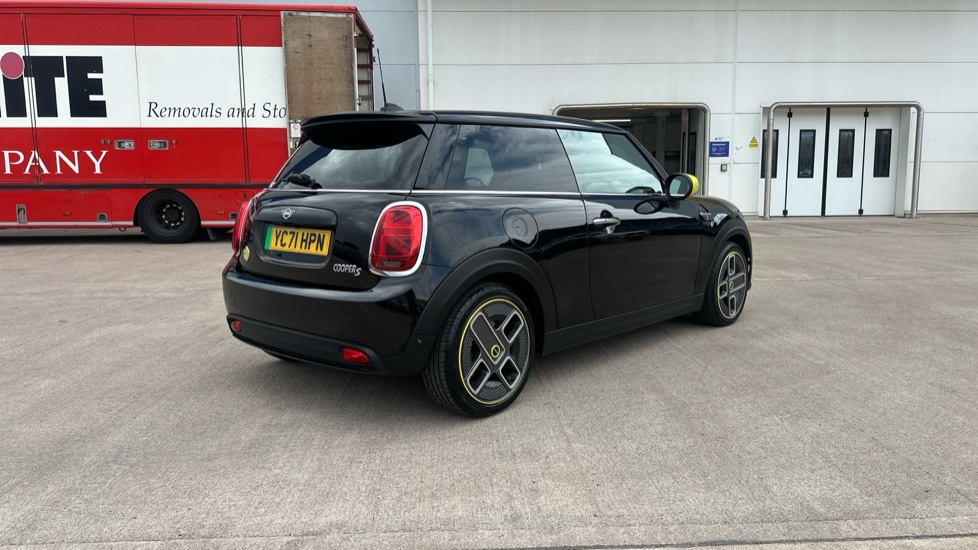 MINI Hatchback 135kW Cooper S Level 2 33kWh 3dr Auto Electric Hatchback - Image 25