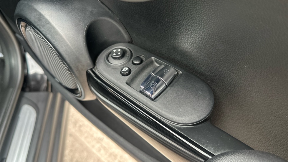 MINI Hatchback 135kW Cooper S Level 2 33kWh 3dr Auto Electric Hatchback - Image 28
