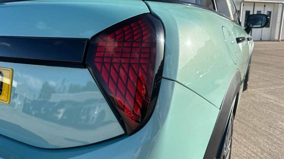 MINI Cooper 1.5 C Classic 5dr Auto Petrol Hatchback - Image 22