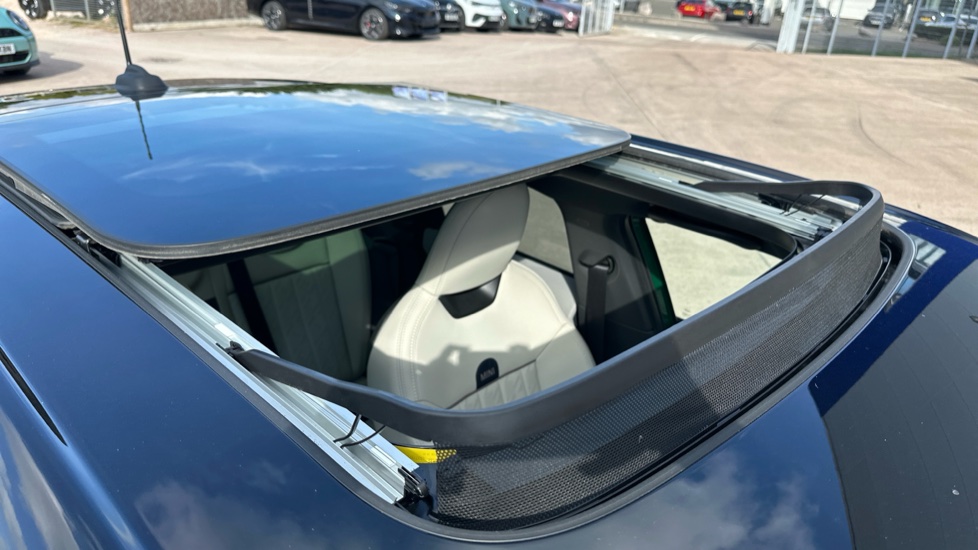 MINI Cooper 1.5 C Exclusive 5dr Auto Petrol Hatchback - Image 29