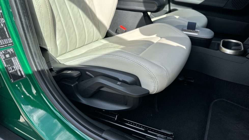 MINI Cooper 1.5 C Exclusive 5dr Auto Petrol Hatchback - Image 34