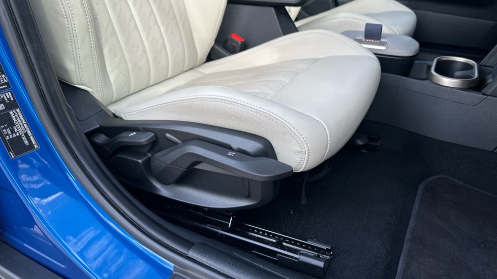 MINI Cooper 1.5 C Exclusive 5dr Auto Petrol Hatchback - Image 30