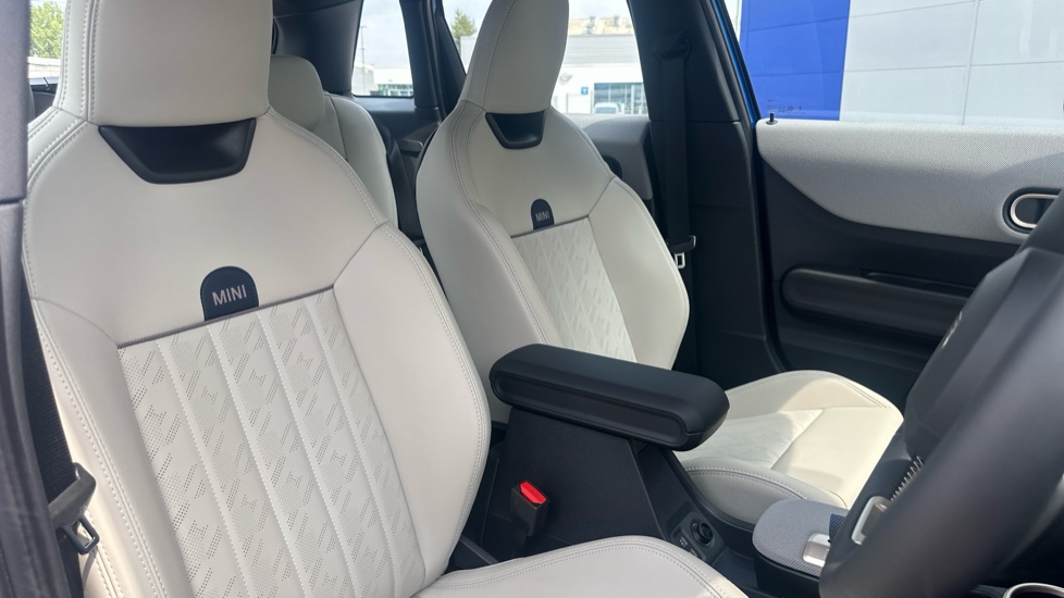 MINI Cooper 1.5 C Exclusive 5dr Auto Petrol Hatchback - Image 11