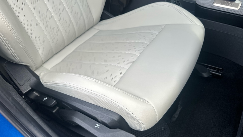 MINI Cooper 1.5 C Exclusive 5dr Auto Petrol Hatchback - Image 28