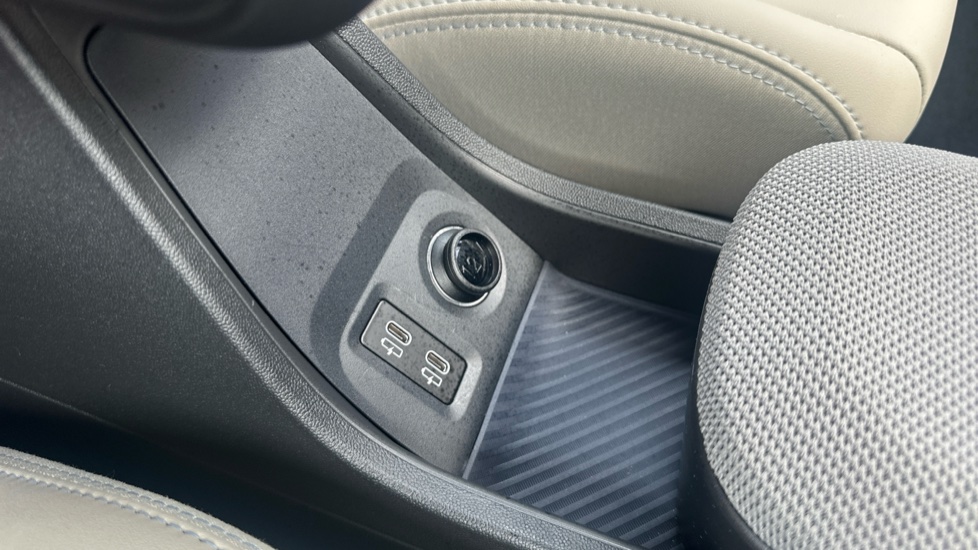 MINI Cooper 1.5 C Exclusive 5dr Auto Petrol Hatchback - Image 32