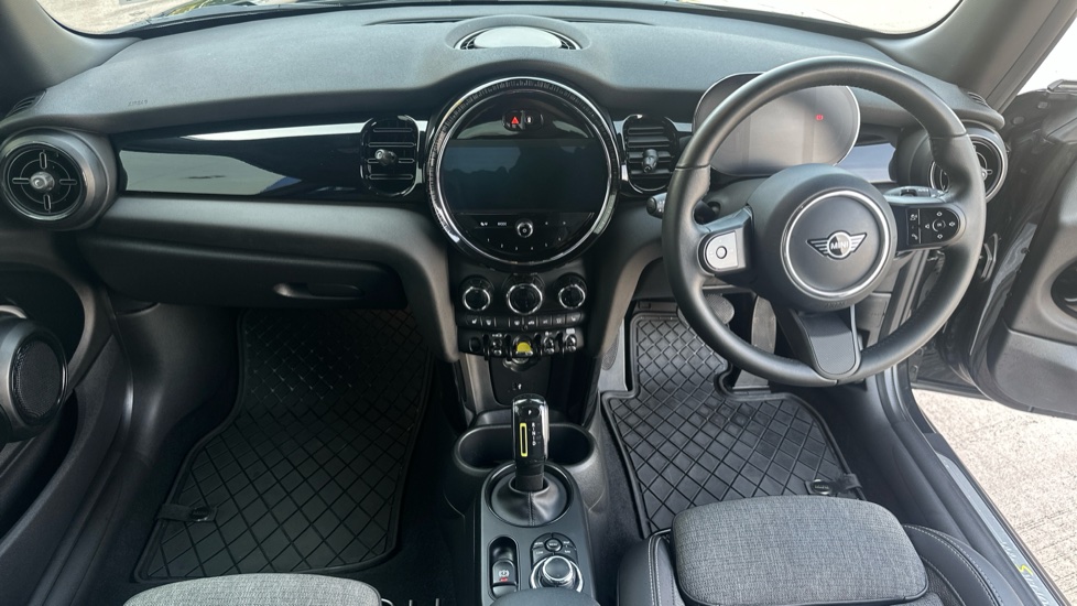 MINI Hatchback 135kW Cooper S Level 2 33kWh 3dr Auto Electric Hatchback - Image 4