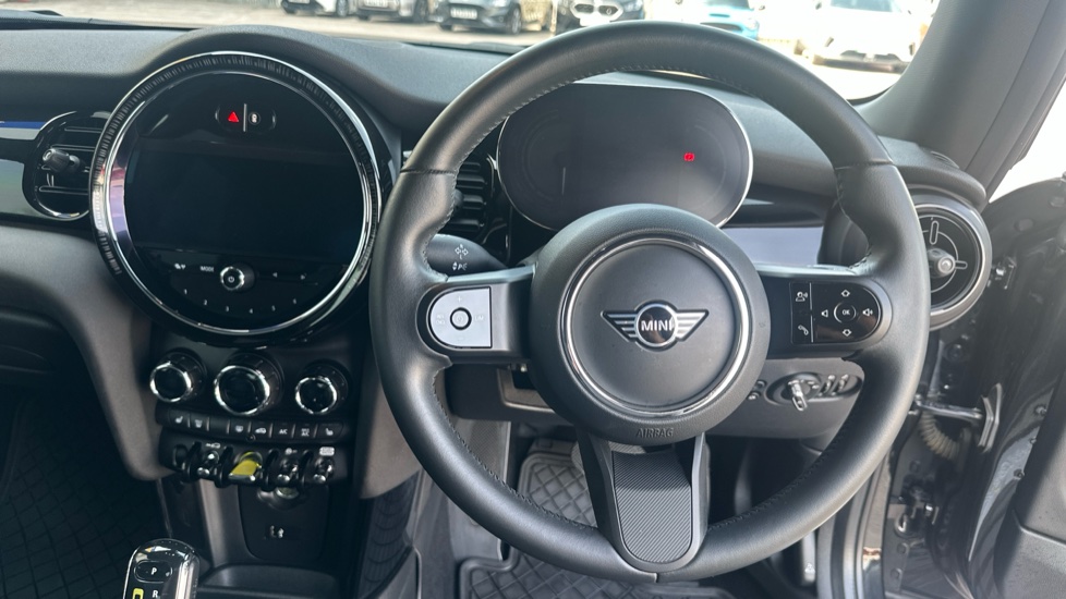 MINI Hatchback 135kW Cooper S Level 2 33kWh 3dr Auto Electric Hatchback - Image 5