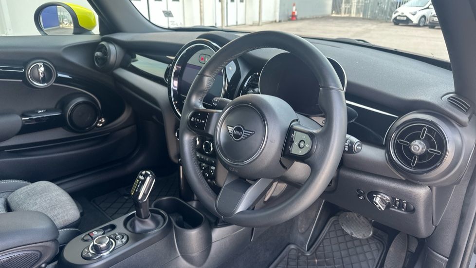 MINI Hatchback 135kW Cooper S Level 2 33kWh 3dr Auto Electric Hatchback - Image 6