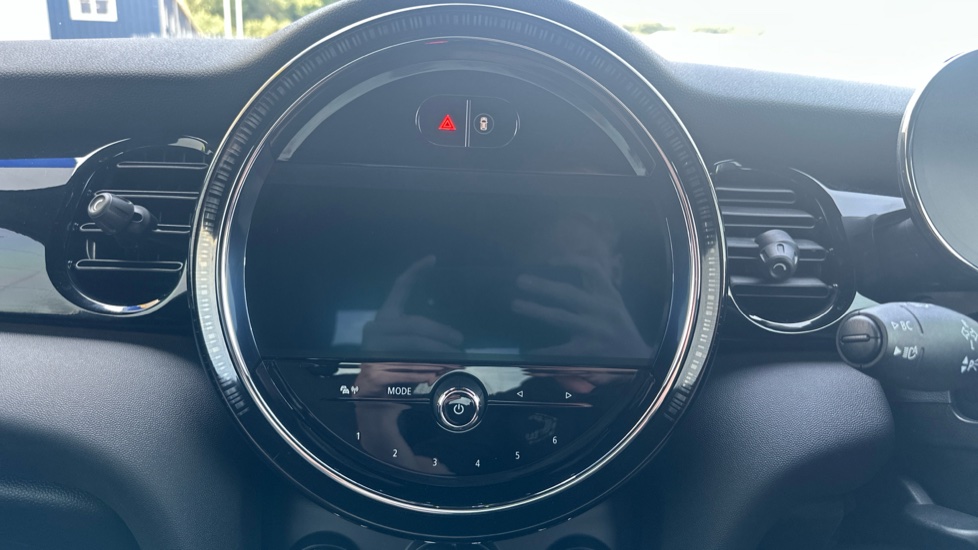 MINI Hatchback 135kW Cooper S Level 2 33kWh 3dr Auto Electric Hatchback - Image 8