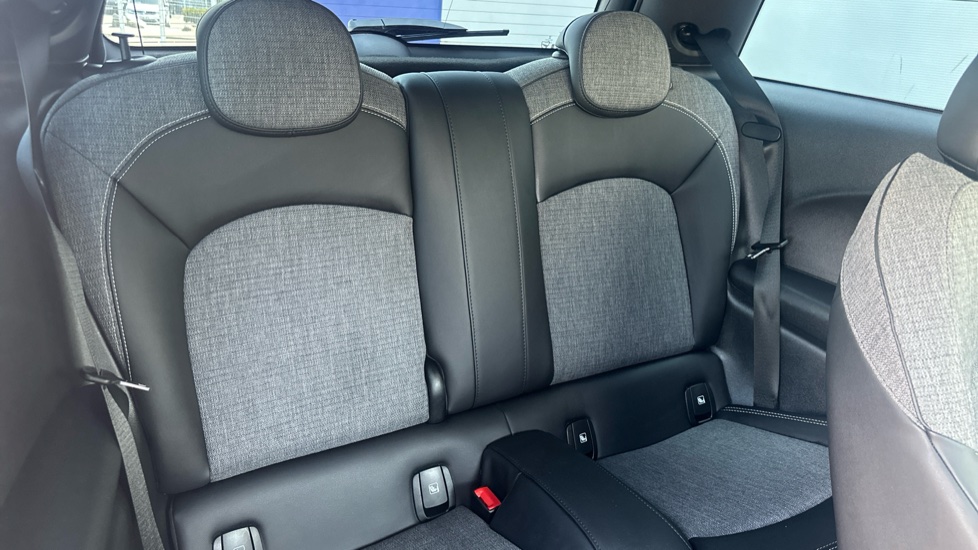 MINI Hatchback 135kW Cooper S Level 2 33kWh 3dr Auto Electric Hatchback - Image 12