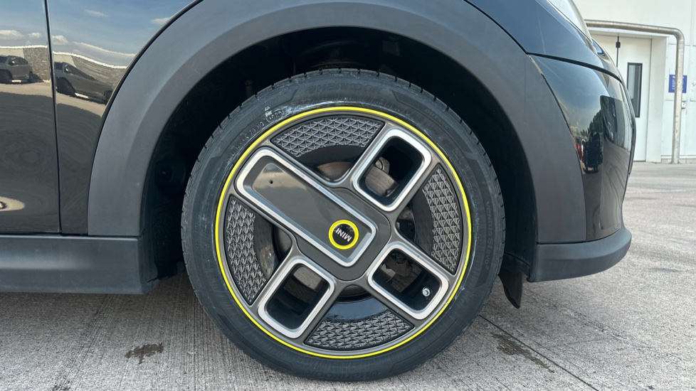 MINI Hatchback 135kW Cooper S Level 2 33kWh 3dr Auto Electric Hatchback - Image 14