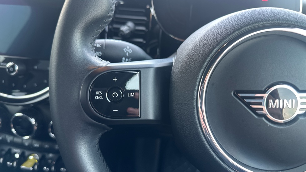 MINI Hatchback 135kW Cooper S Level 2 33kWh 3dr Auto Electric Hatchback - Image 17