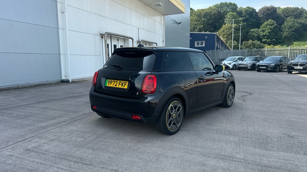 MINI Hatchback 135kW Cooper S Level 2 33kWh 3dr Auto Electric Hatchback - Image 24