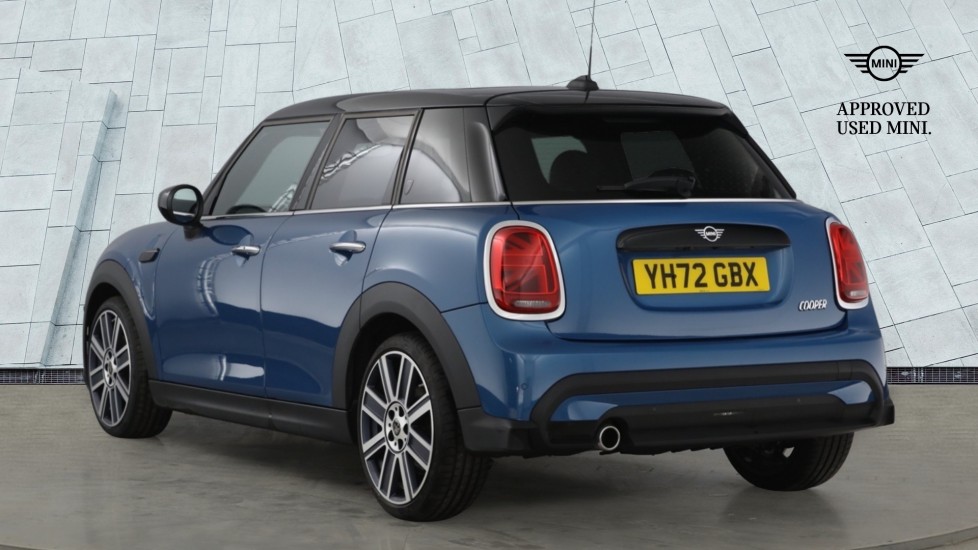 MINI Hatchback 1.5 Cooper Exclusive 5dr Auto [Comfort/Nav Pack] Petrol Hatchback - Image 2