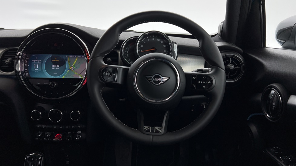MINI Hatchback 1.5 Cooper Exclusive 5dr Auto [Comfort/Nav Pack] Petrol Hatchback - Image 5