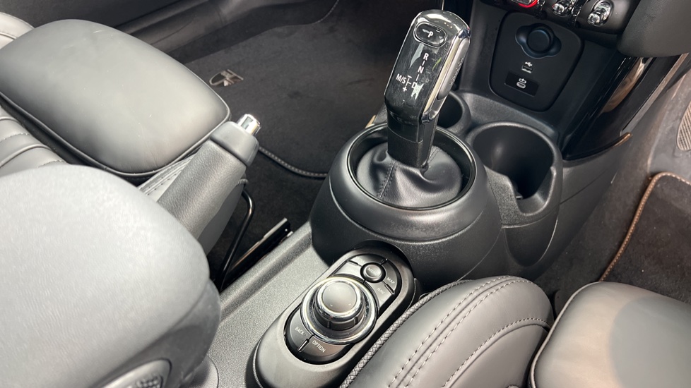 MINI Hatchback 1.5 Cooper Exclusive 5dr Auto [Comfort/Nav Pack] Petrol Hatchback - Image 10