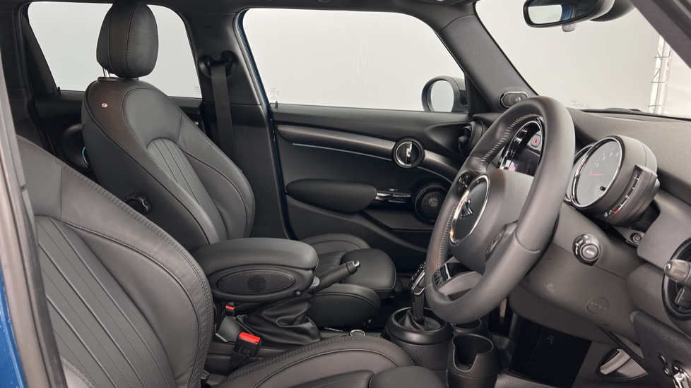 MINI Hatchback 1.5 Cooper Exclusive 5dr Auto [Comfort/Nav Pack] Petrol Hatchback - Image 11
