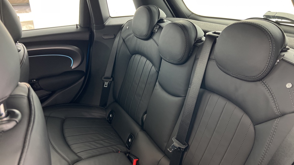 MINI Hatchback 1.5 Cooper Exclusive 5dr Auto [Comfort/Nav Pack] Petrol Hatchback - Image 12