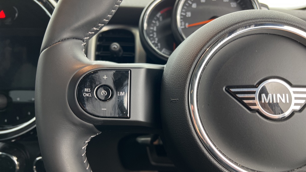 MINI Hatchback 1.5 Cooper Exclusive 5dr Auto [Comfort/Nav Pack] Petrol Hatchback - Image 17