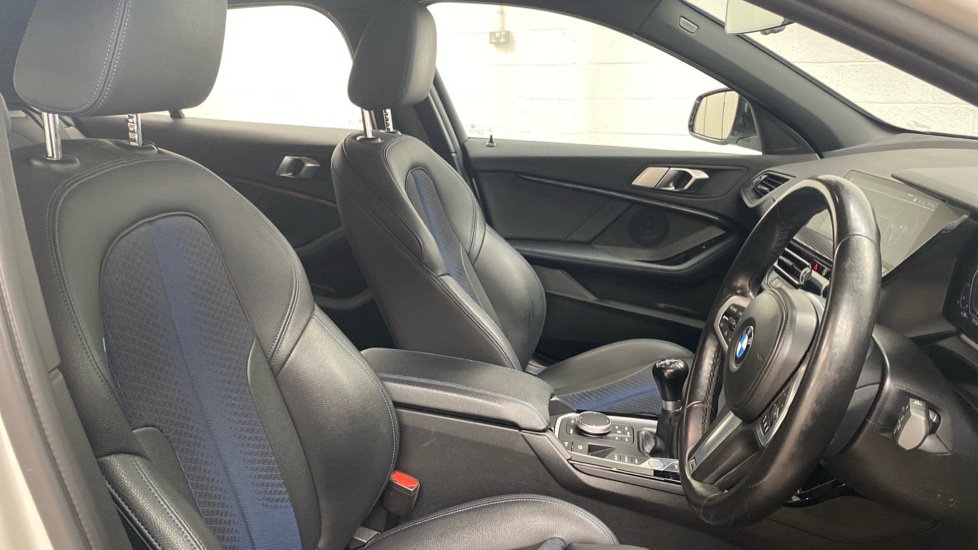 BMW 1 Series 118i [136] M Sport 5dr [Live Cockpit Professional] Petrol Hatchback - Image 12