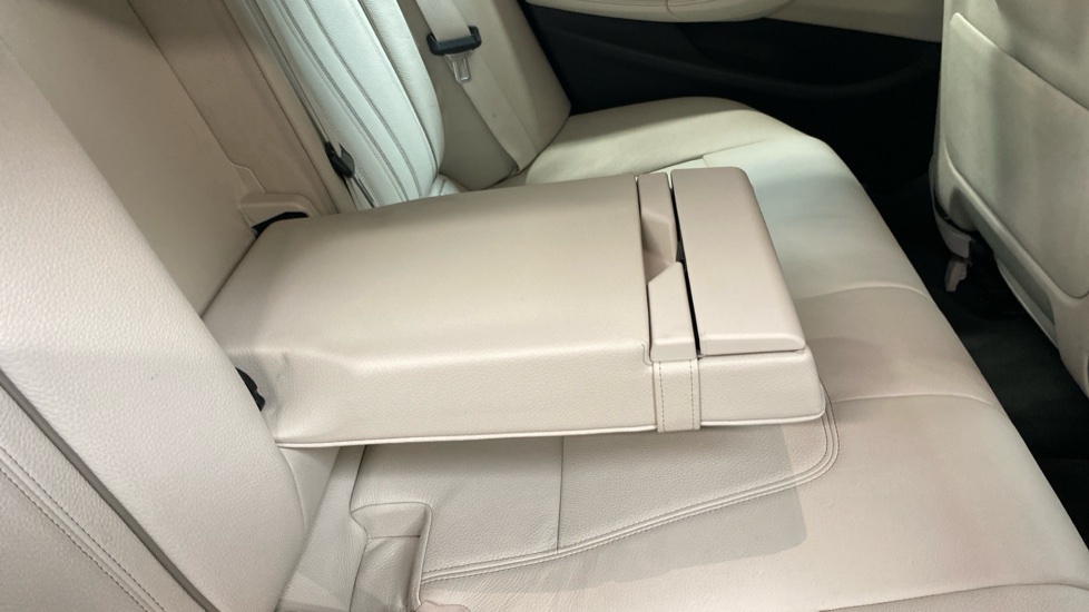 BMW 5 Series 520d M Sport 4dr Auto Diesel Saloon - Image 34