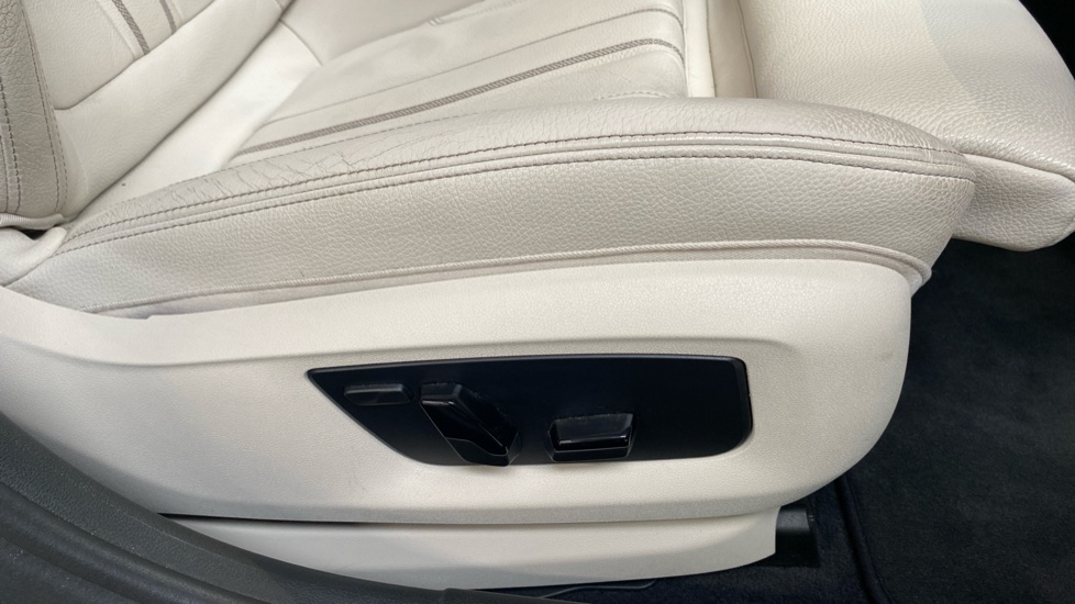 BMW 5 Series 520d M Sport 4dr Auto Diesel Saloon - Image 60