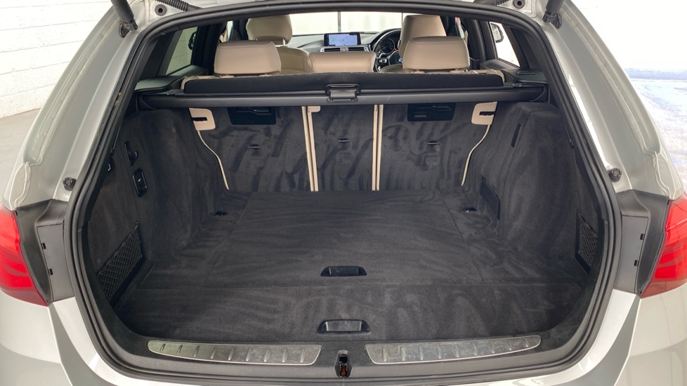 BMW 3 Series 335d xDrive M Sport Shadow Edition 5dr Step Auto Diesel Estate - Image 4