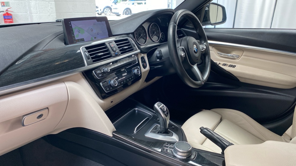BMW 3 Series 335d xDrive M Sport Shadow Edition 5dr Step Auto Diesel Estate - Image 9
