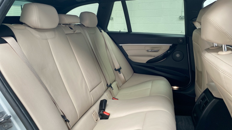BMW 3 Series 335d xDrive M Sport Shadow Edition 5dr Step Auto Diesel Estate - Image 16