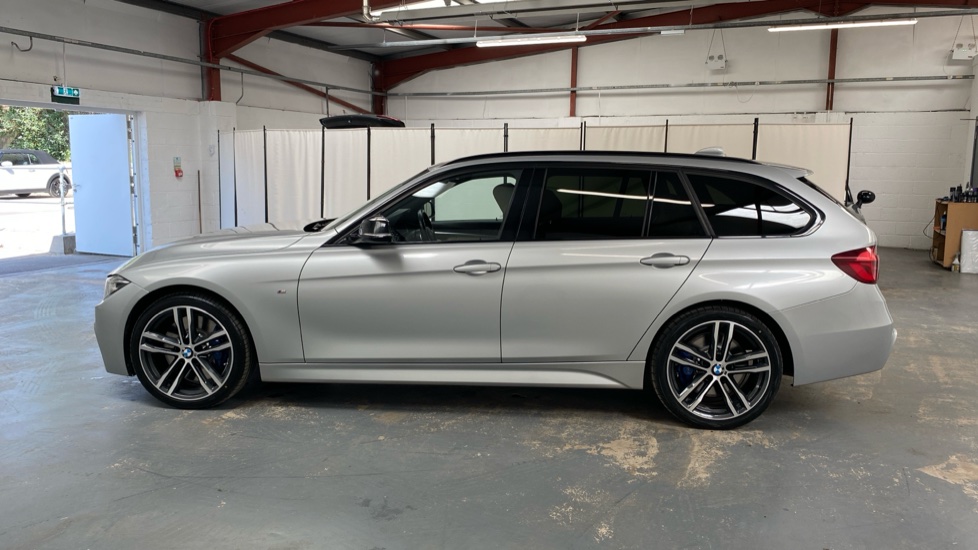 BMW 3 Series 335d xDrive M Sport Shadow Edition 5dr Step Auto Diesel Estate - Image 32