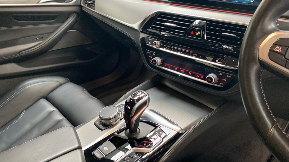 BMW M5 4dr DCT Petrol Saloon - Image 14