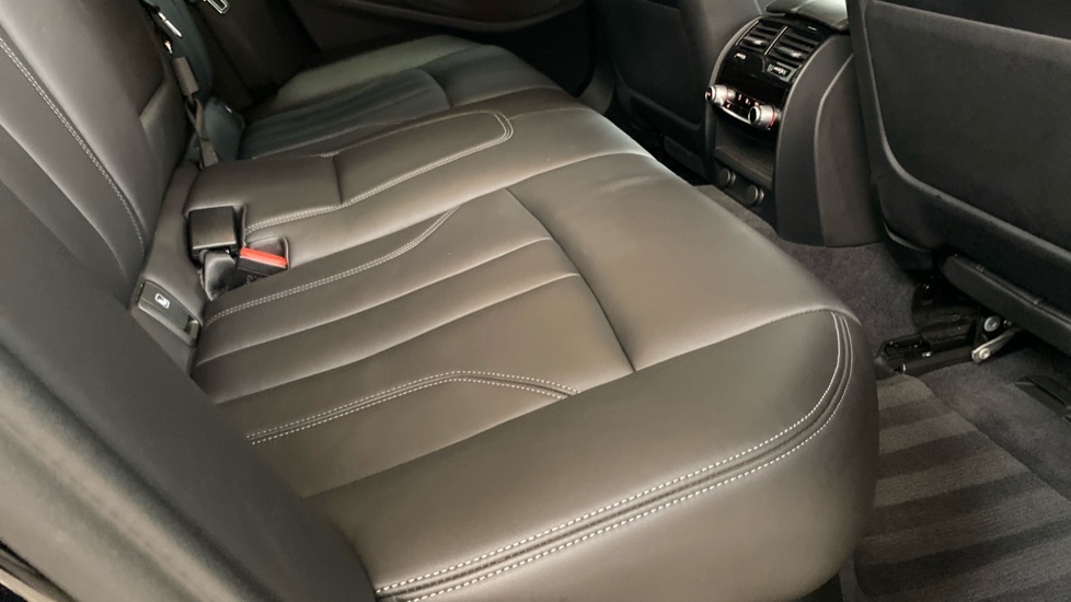BMW M5 4dr DCT Petrol Saloon - Image 38