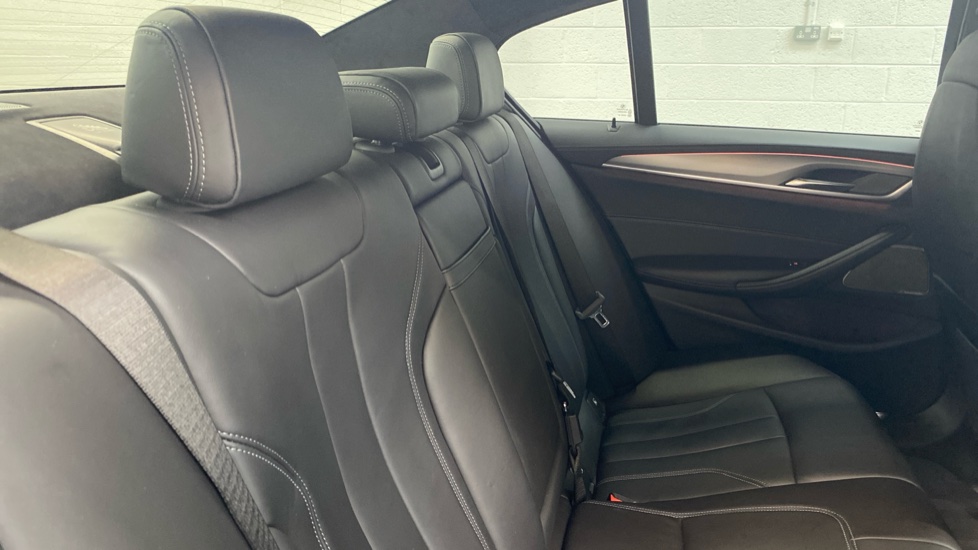 BMW M5 4dr DCT Petrol Saloon - Image 39
