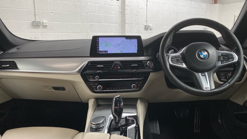 BMW 5 Series 530d xDrive M Sport 4dr Auto Diesel Saloon - Image 10