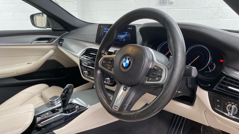 BMW 5 Series 530d xDrive M Sport 4dr Auto Diesel Saloon - Image 11