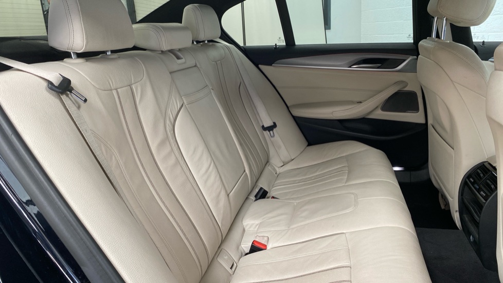 BMW 5 Series 530d xDrive M Sport 4dr Auto Diesel Saloon - Image 16